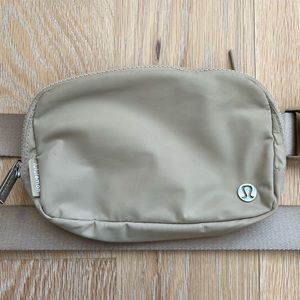 Lululemon Everywhere Belt Bag